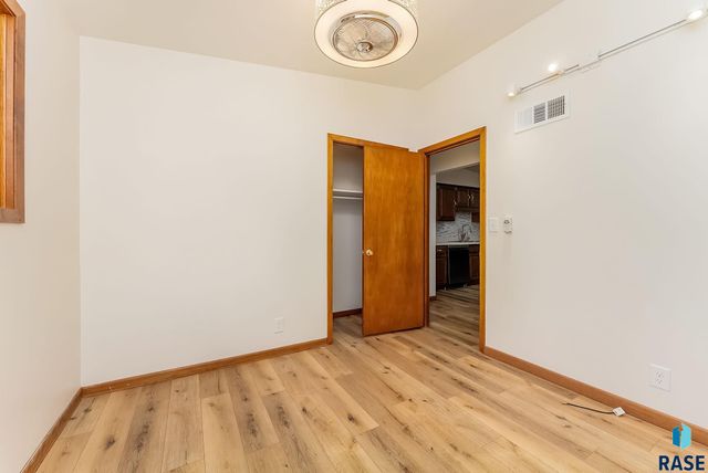 2805 S 1st Ave Avenue, Sioux Falls, SD 57105