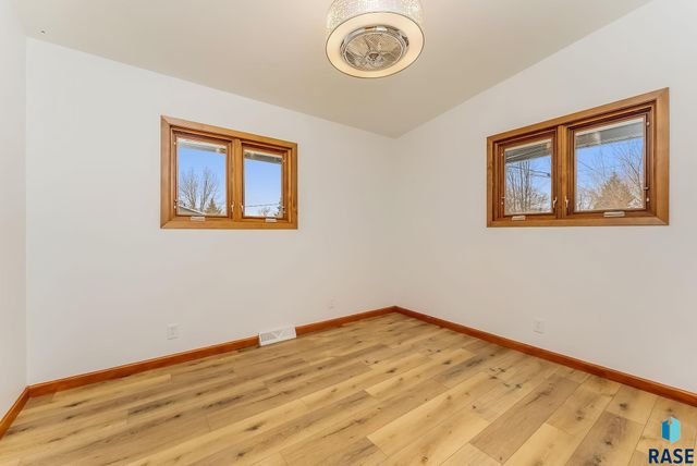 2805 S 1st Ave Avenue, Sioux Falls, SD 57105