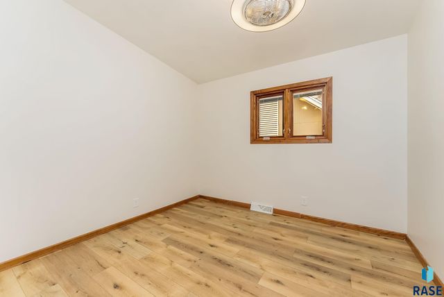 2805 S 1st Ave Avenue, Sioux Falls, SD 57105