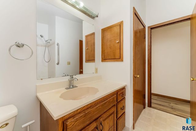 2805 S 1st Ave Avenue, Sioux Falls, SD 57105