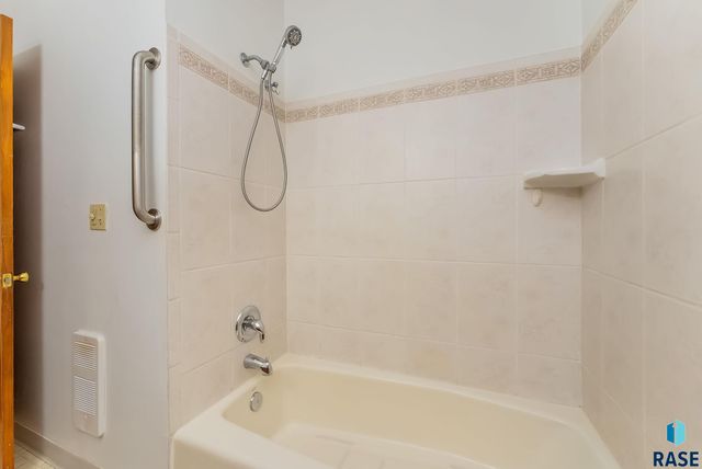 2805 S 1st Ave Avenue, Sioux Falls, SD 57105