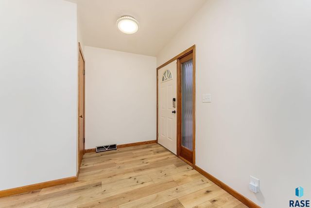 2805 S 1st Ave Avenue, Sioux Falls, SD 57105