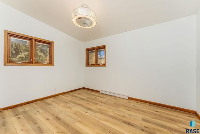 2805 S 1st Ave Avenue, Sioux Falls, SD 57105