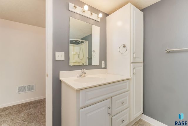 2805 S 1st Ave Avenue, Sioux Falls, SD 57105