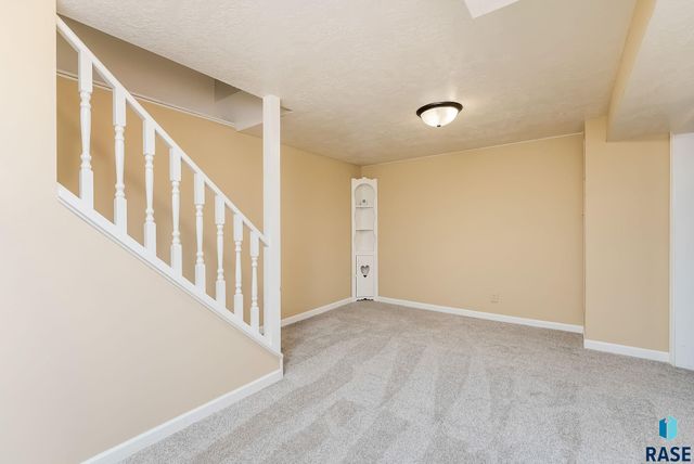 2805 S 1st Ave Avenue, Sioux Falls, SD 57105