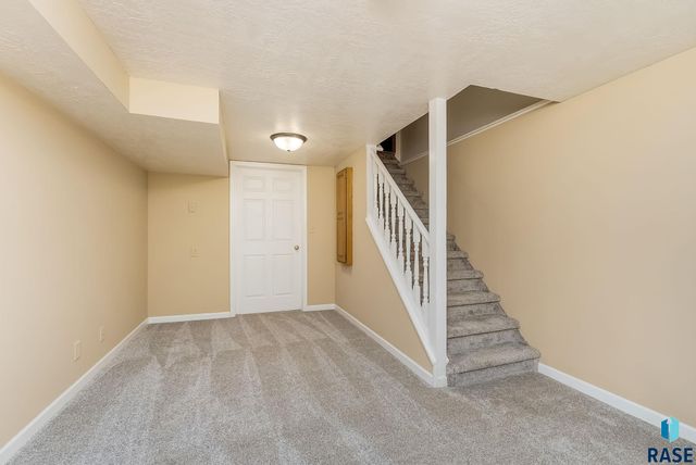 2805 S 1st Ave Avenue, Sioux Falls, SD 57105