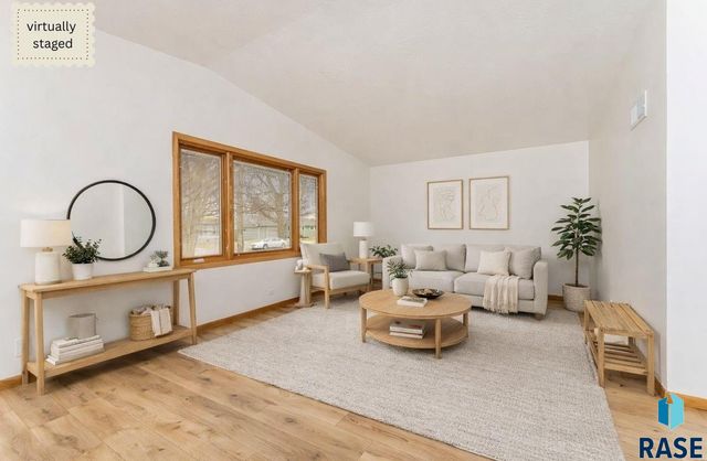 2805 S 1st Ave Avenue, Sioux Falls, SD 57105