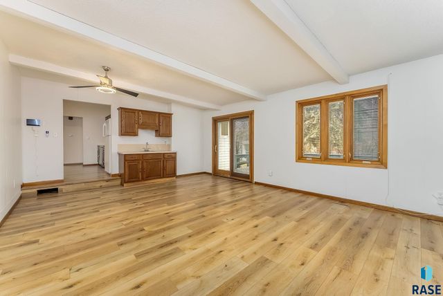 2805 S 1st Ave Avenue, Sioux Falls, SD 57105