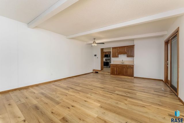 2805 S 1st Ave Avenue, Sioux Falls, SD 57105