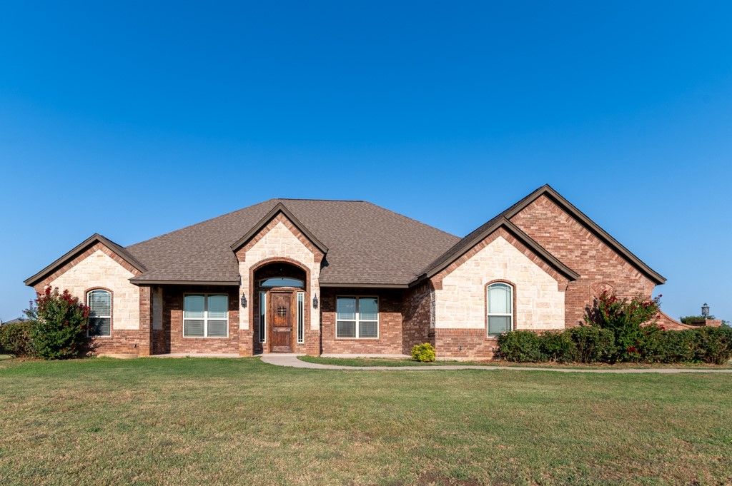 123 Remington Park Drive, Springtown, TX 76082