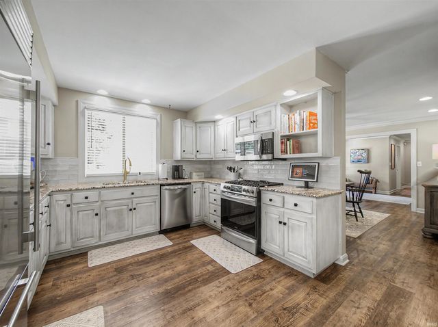 801 Cobblestone Drive, Evansville, IN 47715