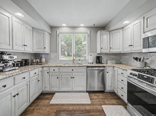 801 Cobblestone Drive, Evansville, IN 47715