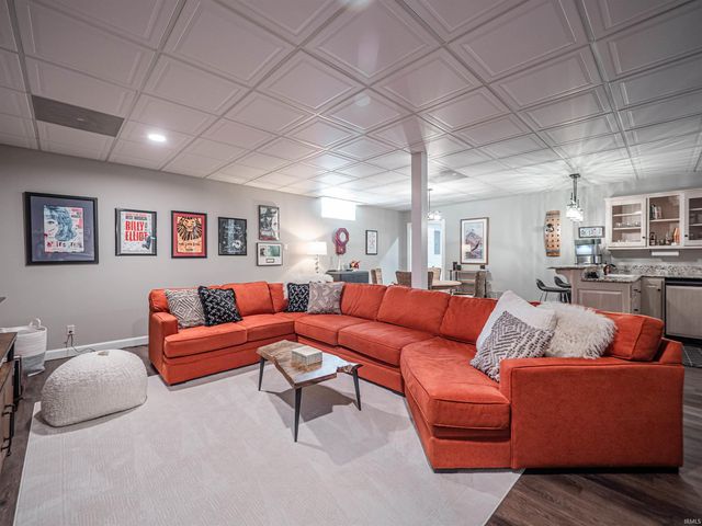 801 Cobblestone Drive, Evansville, IN 47715
