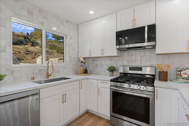 13442 Mountainside Dr, Poway, CA 92064