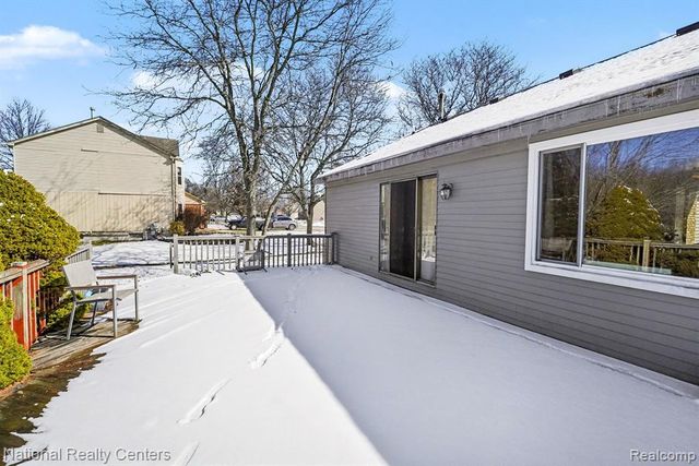 2510 Wenona Drive, Wixom, MI 48393