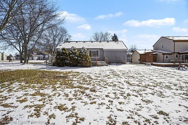 2510 Wenona Drive, Wixom, MI 48393