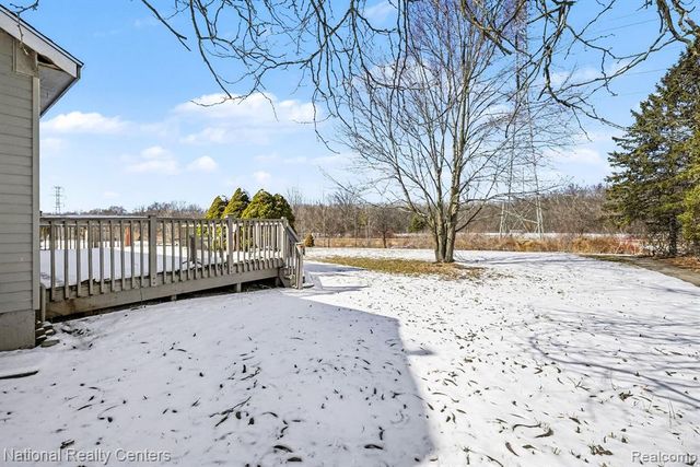 2510 Wenona Drive, Wixom, MI 48393