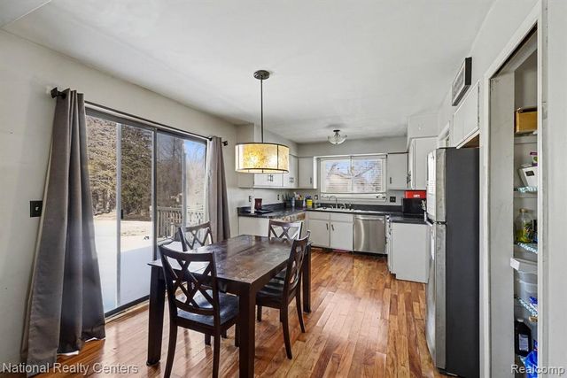 2510 Wenona Drive, Wixom, MI 48393