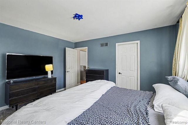 2510 Wenona Drive, Wixom, MI 48393