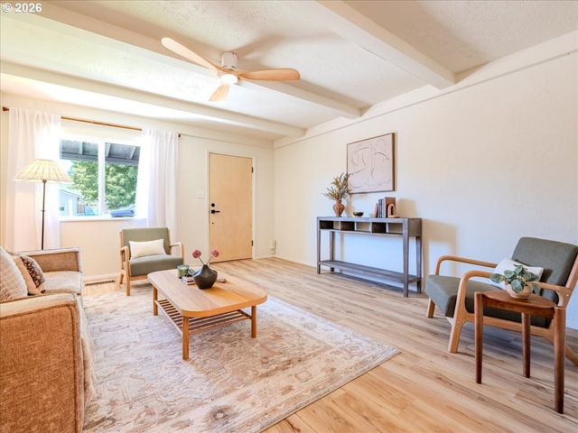 411 S 1ST St, Silverton, OR 97381