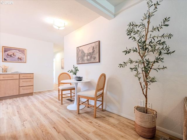 411 S 1ST St, Silverton, OR 97381
