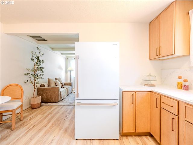 411 S 1ST St, Silverton, OR 97381