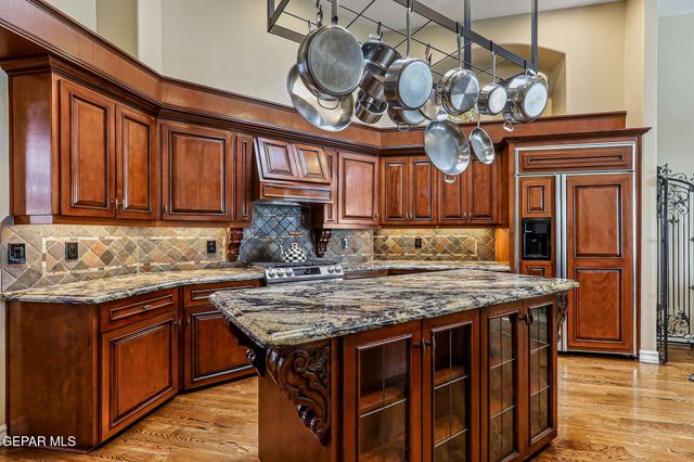 6616 Wind Ridge Drive, El Paso, TX 79912