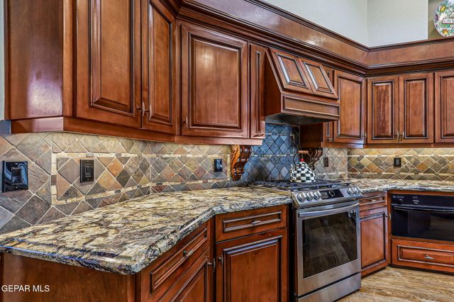 6616 Wind Ridge Drive, El Paso, TX 79912