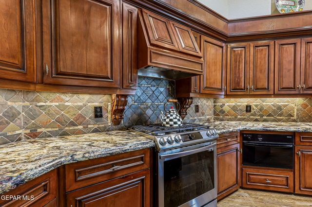 6616 Wind Ridge Drive, El Paso, TX 79912