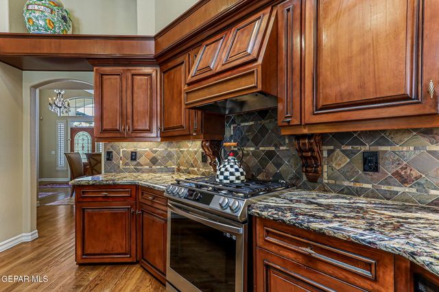 6616 Wind Ridge Drive, El Paso, TX 79912