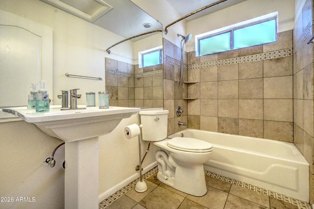 4402 E DESERT WIND Drive, Phoenix, AZ 85044