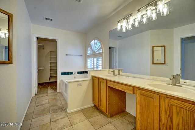 4402 E DESERT WIND Drive, Phoenix, AZ 85044