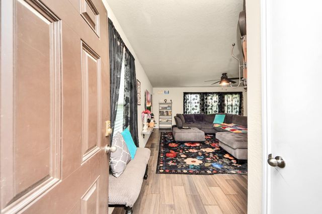 15422 Meandering Post Trail, Houston, TX 77044