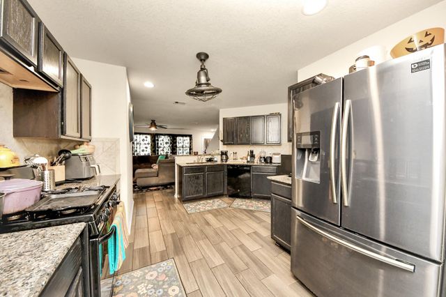 15422 Meandering Post Trail, Houston, TX 77044