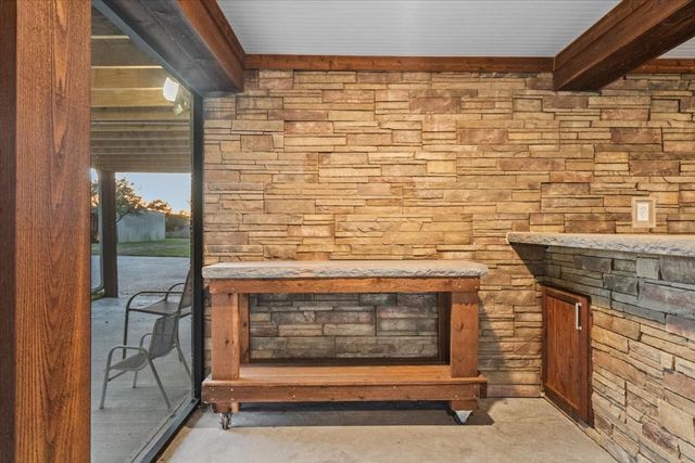 603 Shady Glen Drive, Anahuac, TX 77514