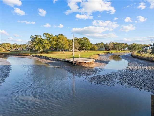 603 Shady Glen Drive, Anahuac, TX 77514