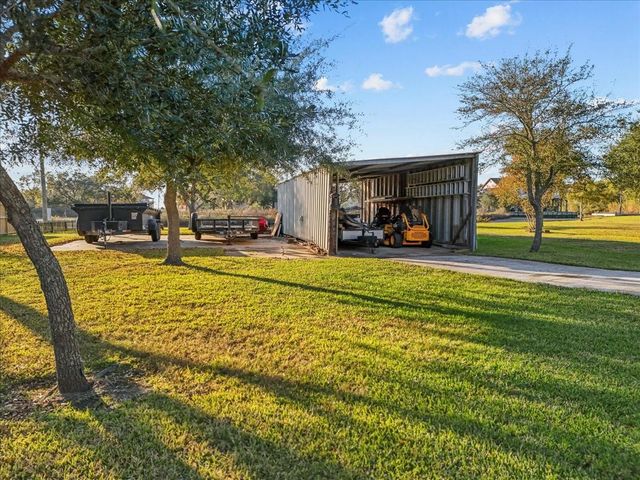 603 Shady Glen Drive, Anahuac, TX 77514