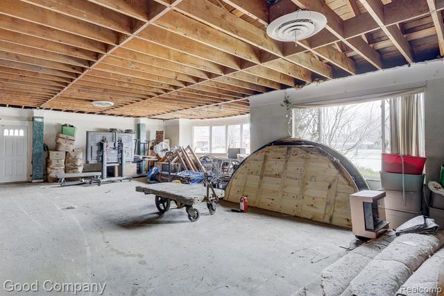 23919 John R Road, Hazel Park, MI 48030