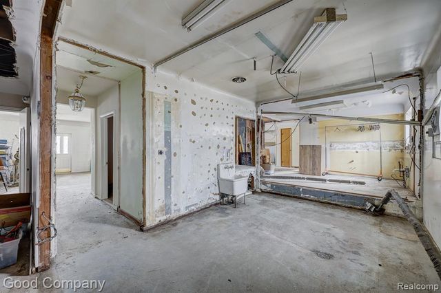 23919 John R Road, Hazel Park, MI 48030
