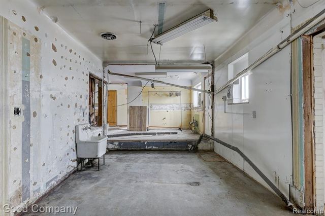 23919 John R Road, Hazel Park, MI 48030