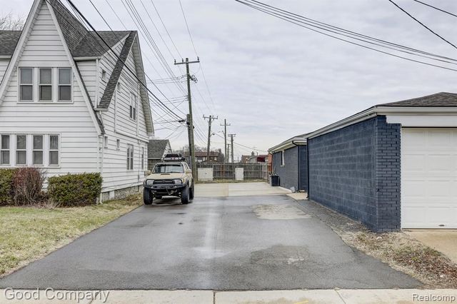 23919 John R Road, Hazel Park, MI 48030