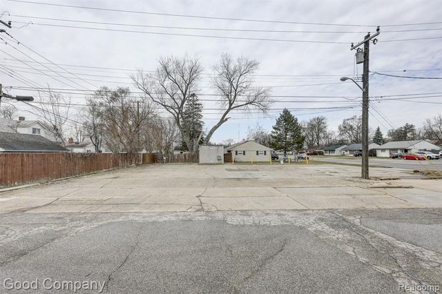 23919 John R Road, Hazel Park, MI 48030