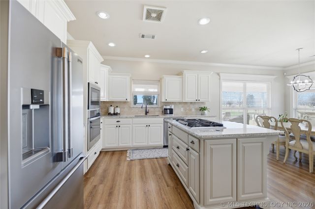 18522 E 79th Street N, Owasso, OK 74055