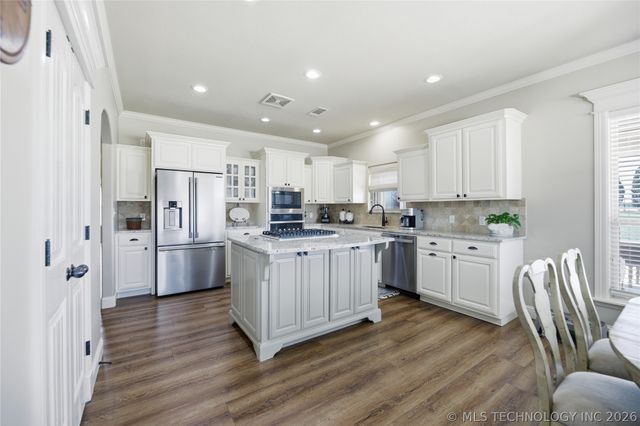 18522 E 79th Street N, Owasso, OK 74055