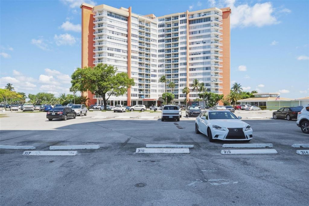 1301 NE Miami Gardens Dr 326W, Miami, FL 33179