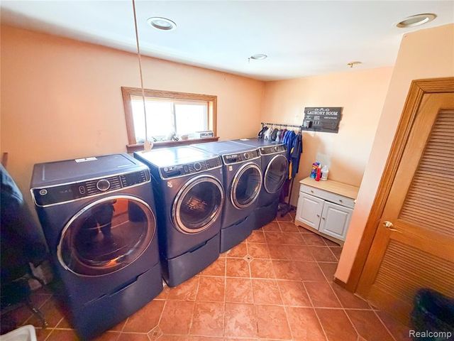 703 Saint John Street, Wyandotte, MI 48192