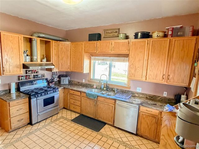 703 Saint John Street, Wyandotte, MI 48192