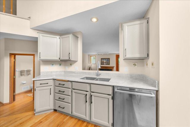 17672 Kettering Trail, Lakeville, MN 55044