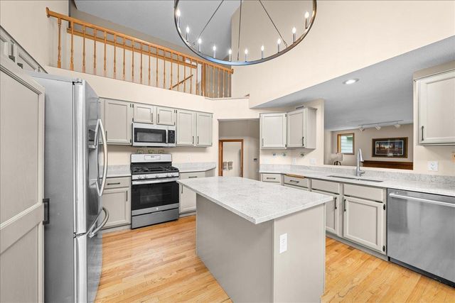 17672 Kettering Trail, Lakeville, MN 55044
