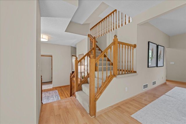 17672 Kettering Trail, Lakeville, MN 55044